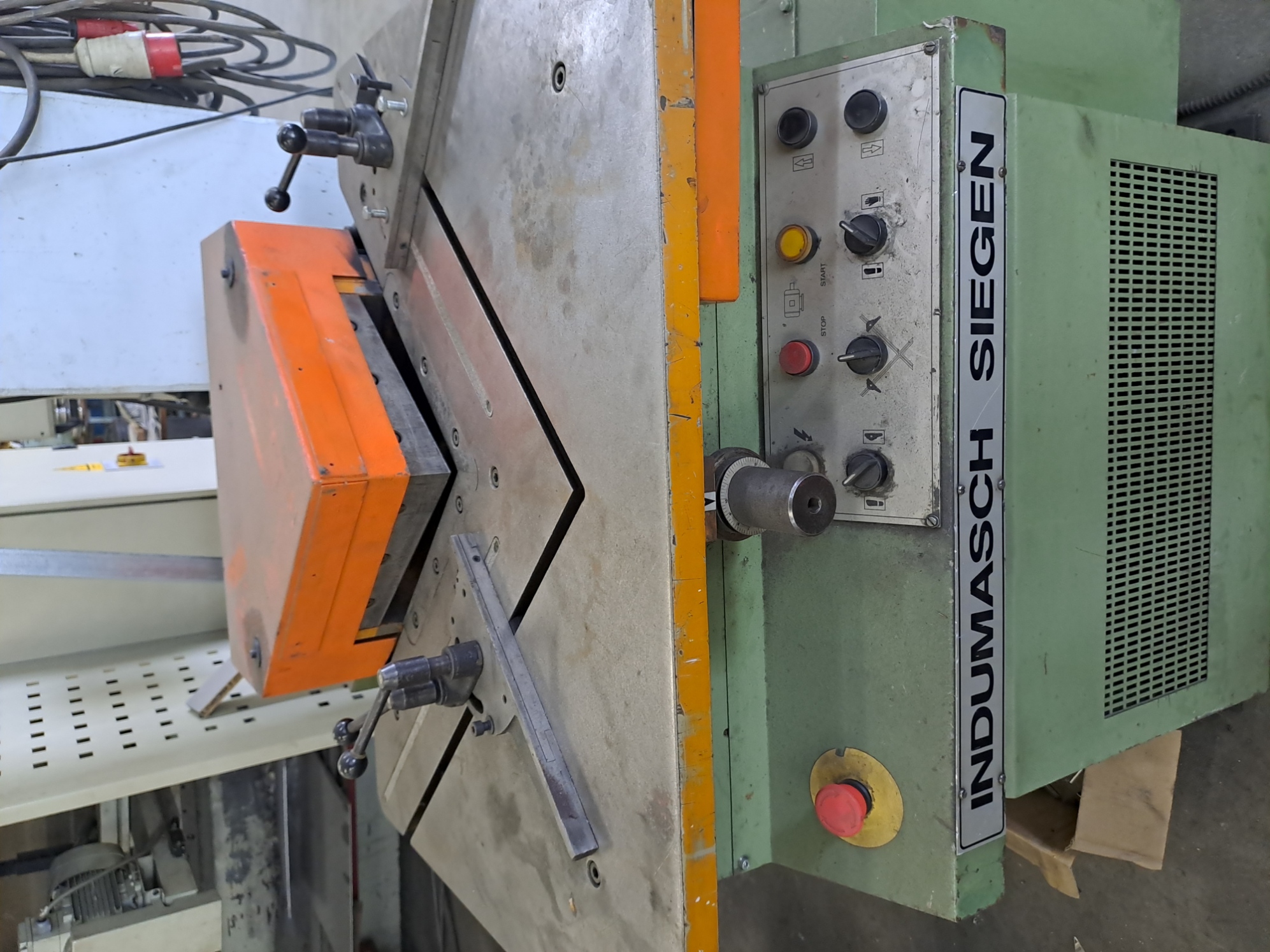 Maschinen zur Blechbearbeitung in der Produktionsstätte von Bramar 6